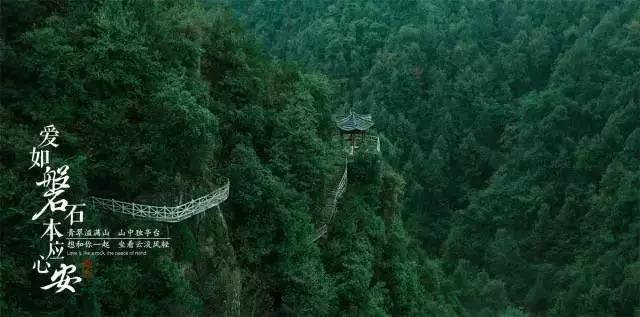 新华社快讯:伊拉克境内一驻有美军的基地20日遭到火箭弹袭击